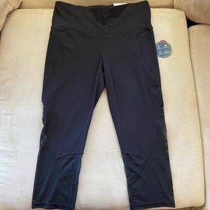 New Xersion black capris